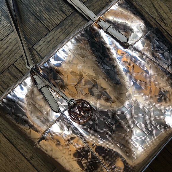SOLD🛑 MICHAEL KORS METALLIC JET SET TOTE - Picture 2 of 4